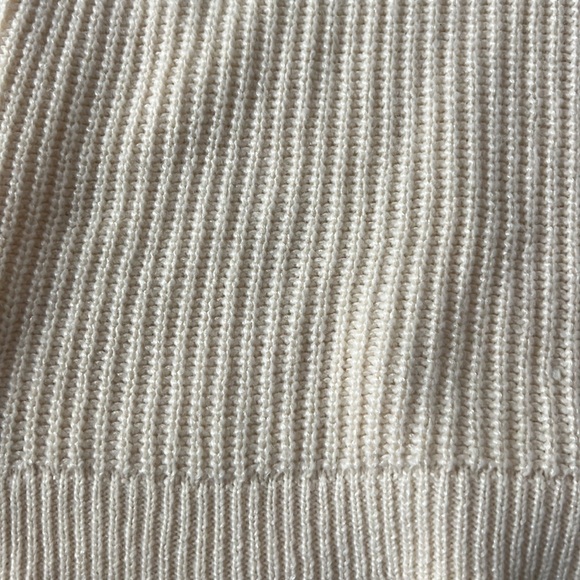 Banana Republic Cream Sweater - Size Medium -Like New - Picture 3 of 4